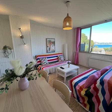Between Land And Sea Apartman